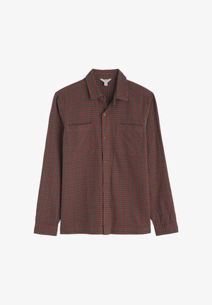 Langarmshirt in donkerrood en groen geruit patroon, gemaakt van zachte stof, met twee voorzakken en een knoopsluiting kraag.