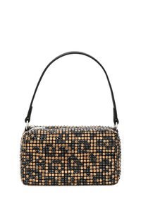 Schwarze rechteckige Handtasche mit goldenen Verzierungen, versehen mit einer strukturierten Oberfläche, einem kurzen schwarzen Trageriemen und metallischen Akzenten.