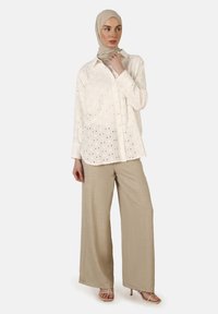 Modanisa REFKA - Overhemdblouse - white
