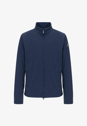 Tmavě modrá bunda na zip s límcem stojáčkem, dlouhými rukávy, bočními kapsami a malou kulatou nášivkou s logem na levém rukávu.