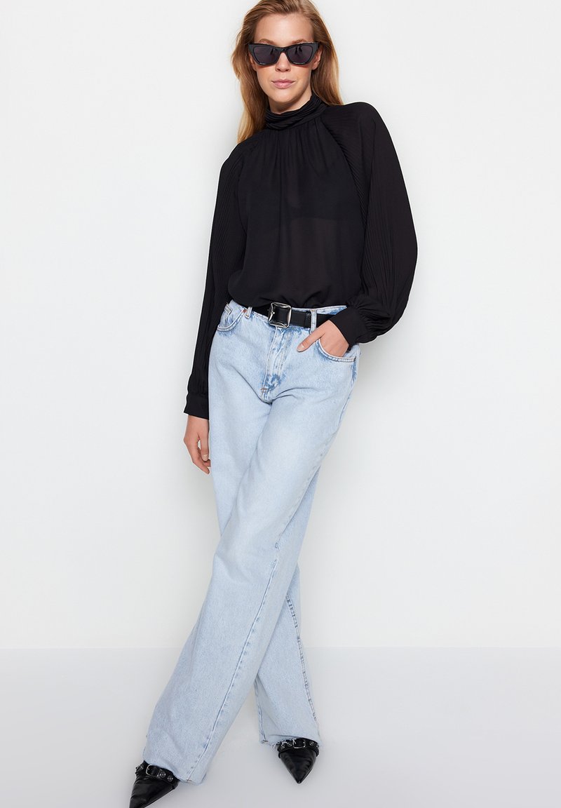 Trendyol Blouse zwart