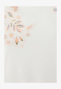 Sélectionné, blanc cassé