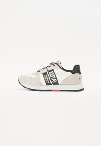 Selected, white/black