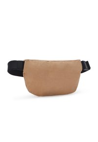Bruine stoffen heuptas met een gladde textuur, ronde vorm en verstelbare zwarte strap; heeft een ritsvak voor opslag.