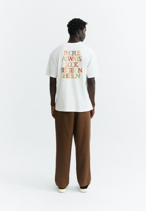 Thinking Mu AARON - T-shirt imprimé - white