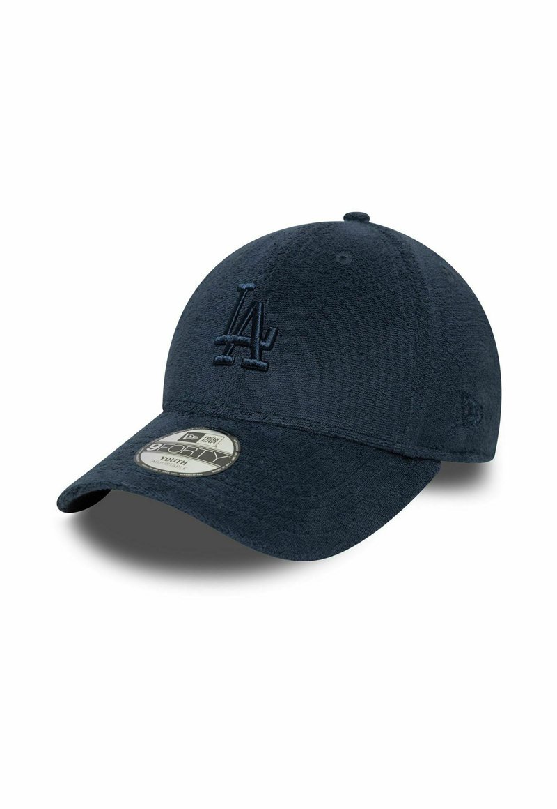 Casquette de baseball bleu marine en tissu texturé avec un logo LA brodé sur le devant et une visière plate. Comprend une étiquette de taille sur le côté.