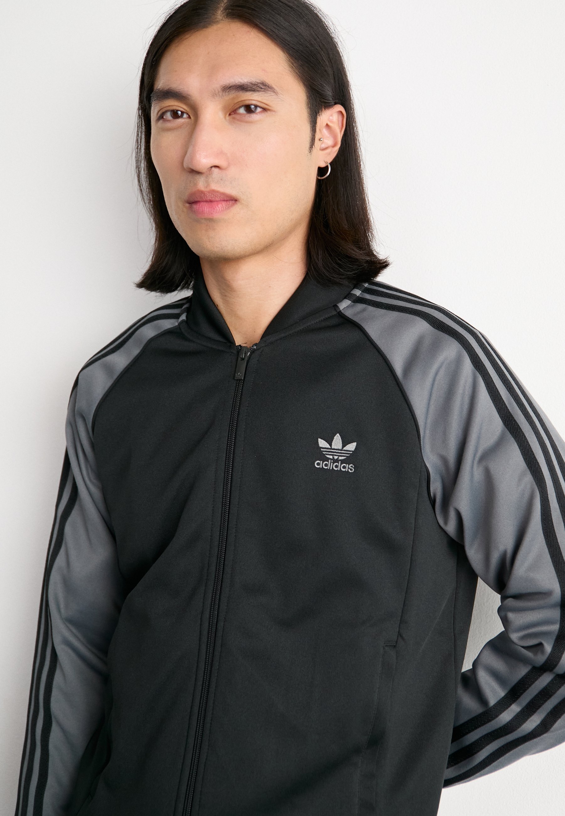 【美品】adidas BOMBER JACKET BLACK 仲里依紗 美品】adidas BOMBER JACKET BLACK 仲里依紗 - メルカリ