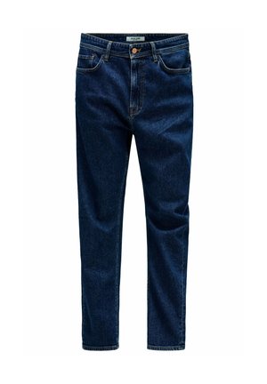 Temno modre ravne kavbojke iz jeansa s petimi žepi in bakreno gumbno zapiralo na pasu, prikazane na belem ozadju.