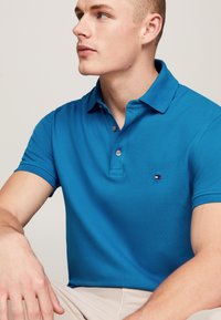 Tommy Hilfiger SLIM POLO - Polosärk - vibrant indigo