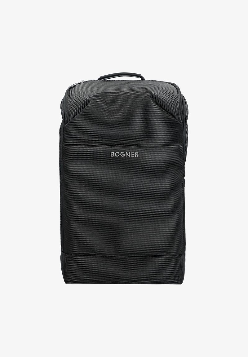 Črn nahrbtnik z teksturirano tkanino, ki ima sprednjo žep in logotip. Oblikovan je z zgornjim ročajem in oblazinjenimi naramnicami za udobje.