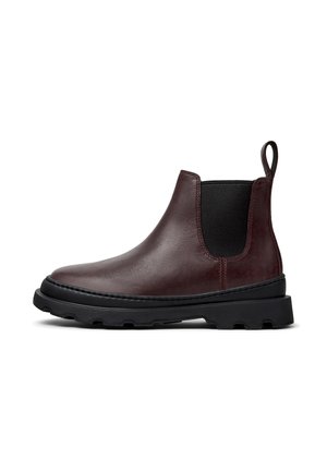 Stivali Chelsea in pelle bordeaux con pannelli laterali elasticizzati, una linguetta e suole nere resistenti per una maggiore aderenza e durata.