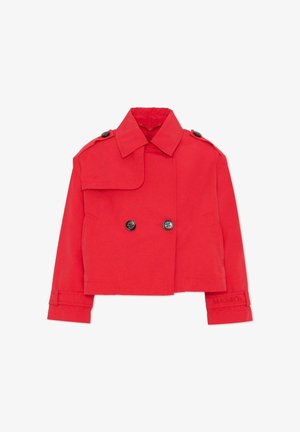 Cappotto rosso corto doppiopetto con ampio colletto, bottoni neri, spalline sulle spalle e polsini regolabili.