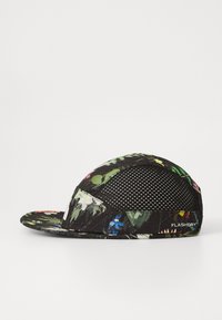 Svart caps med blomsterdesign, mesh-sidepaneler og stiv skygge. Inkluderer "FLASHDRY" merking på siden.