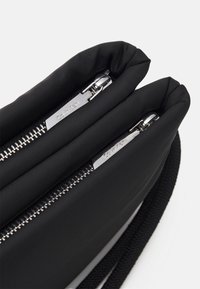Calvin Klein ROPED CROSSBODY - Sac bandoulière - black
