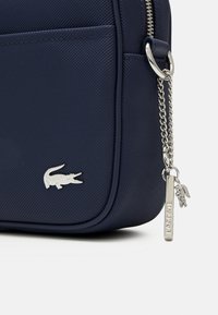 Lacoste DAILY LIFESTYLE  - Bandolera - marine