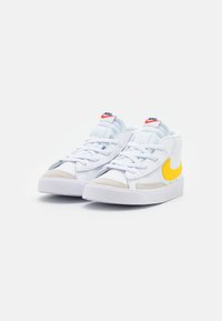 Nike Sportswear BLAZER MID '77 UNISEX - Sapatilhas de cano alto - white/vivid sulfur/pecan/team orange