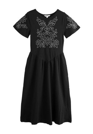 Schwarzes Midikleid mit kurzen Ärmeln, weißer Blumenstickerei auf Brust und Ärmeln, rundem Ausschnitt und geraffter Taillennaht.