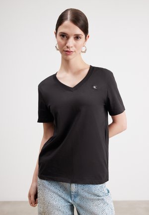 - T-shirt basic