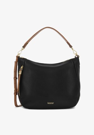 Juodos odos rankinė su rudu reguliuojamu peties dirželiu, auksiniu užtrauktuku ir logotipo detalėmis, išlenktos formos ir smulkios grūdėtos faktūros.