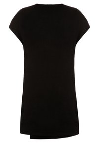 Haut noir en tricot avec une coupe ample, des manches dolman courtes, un col rond et un ourlet droit. Texture lisse sans motifs ni accents.