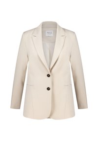 Crème-kleurige op maat gemaakte blazer met twee zwarte knopen, geknipte revers, lange mouwen en paspelzakken op een witte achtergrond.