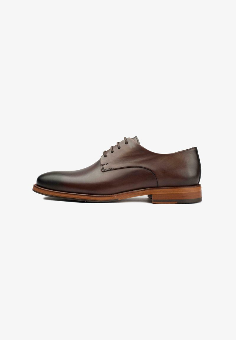 Brown leather lace-up shoes with a smooth finish, rounded toe, and a contrasting light brown wooden sole. Simple stitching detail on the upper.