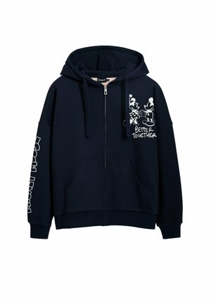 Tumesinine lukuga zip-up fliis, mis on valmistatud puuvilla segust, esikottide ja valge graafilise trükiga, kus on kujutatud tegelasi ning tekst "PAREM KOOS" rinnal ja varrukal.