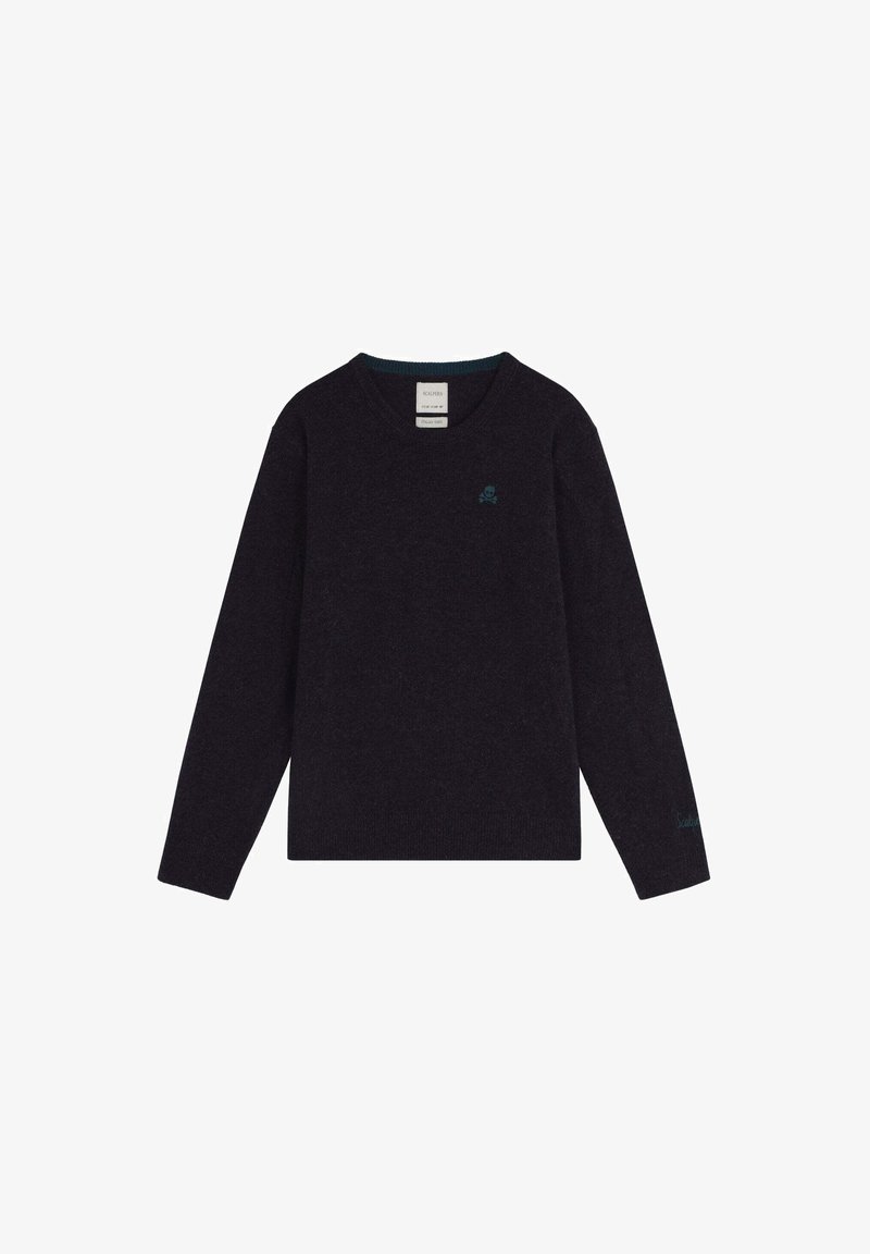 Ciemnoniebieski sweter z miękkiego materiału, z długimi rękawami, okrągłym dekoltem i małym turkusowym logo czaszki na klatce piersiowej.