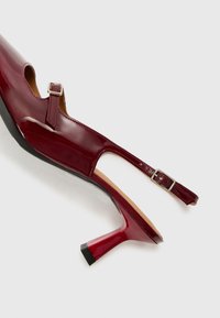 Billi Bi Avokkaat - dark red