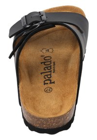 Sandale noire avec une semelle en liège et un coussin en daim brun. Caractérisée par une seule sangle avec boucle noire réglable. Marquée du logo "Palado".