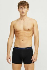 Schwarze Boxershorts mit einem blauen Bund und dem Logo "JACK & JONES"; weicher Stoff mit einer engen Passform und mittellanger Design.