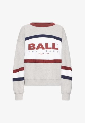 Sudadera gris con un panel central blanco con rayas rojas y azul marino, y un marcado logo "BALL". Puños y cuello acanalados.