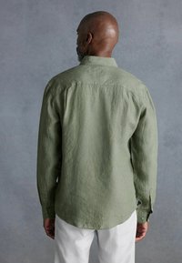 Next SIGNATURE BAIRD MCNUTT IRISH TRIMMED REGULAR FIT SINGLE CUFF - Vapaa-ajan kauluspaita - olive green