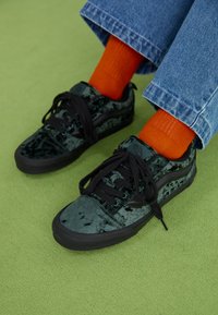 KNU SKOOL UNISEX - Riedlenčių batai - scarab