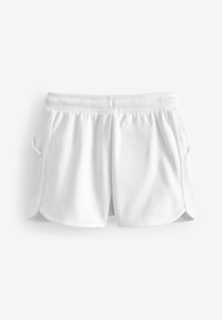Shorts blancs en coton avec une taille élastique, poches latérales et un ourlet festonné, dotés d'une texture douce et d'une coupe décontractée.