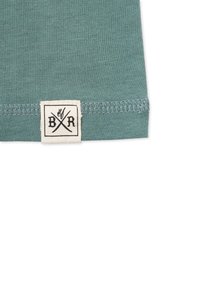 Teel Baumwoll-T-Shirt mit strukturiertem Finish, ausgestattet mit einem genähten Saum und einem gewebten Etikett mit schwarzen Grafiken auf weißem Hintergrund.