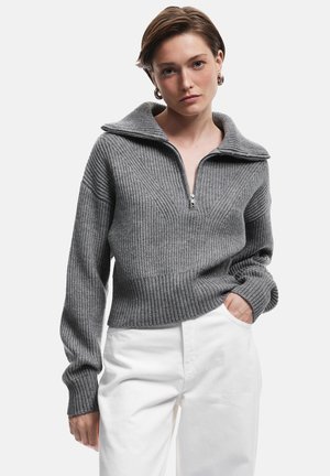 - Sweter