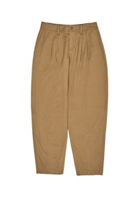 Pantaloni in cotone beige con una vestibilità morbida, caratterizzati da pieghe in vita, chiusura con bottone e cuciture lungo le gambe.