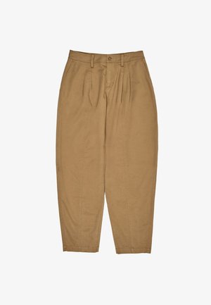 Kergedavad puuvillased püksid, millel on vabalt istuv lõige, vöökoht on pleekidega, nööbiga kinnitamine ja õmmeldud õmblused jalgade mööda.