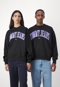 Tommy Jeans BOXY POP VARSITY CREW UNISEX - Sudadera - black