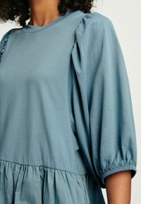 Next PUFF SLEEVE MINI - REGULAR FIT - Žerzejové šaty - denim blue