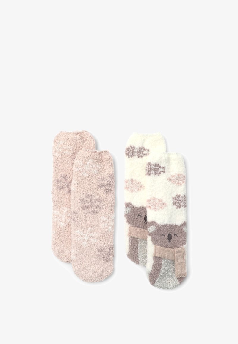 Due paia di calze di pile: una rosa chiaro con motivi di nuvole, l'altra crema con design di koala e un accento grigio. Texture morbida e accogliente.