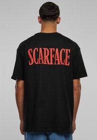 Upscale by Mister Tee SCARFACE LITTLE FRIEND OVERSIZE TEE - Marškinėliai su spaudiniu - black