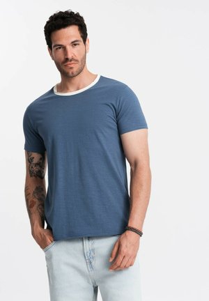 - T-shirt basic