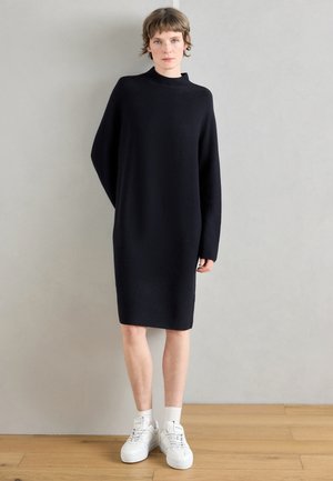 DRESS LONGSLEEVE STAND UP COLLAR - Pletené šaty - deep night blue