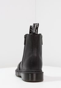 Dr. Martens Stövletter - black