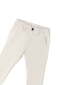 Witte katoenmixbroek met een gladde textuur, voorzien van een knoopsluiting, riemlussen en zijzakken. Geen zichtbare patronen of accenten.