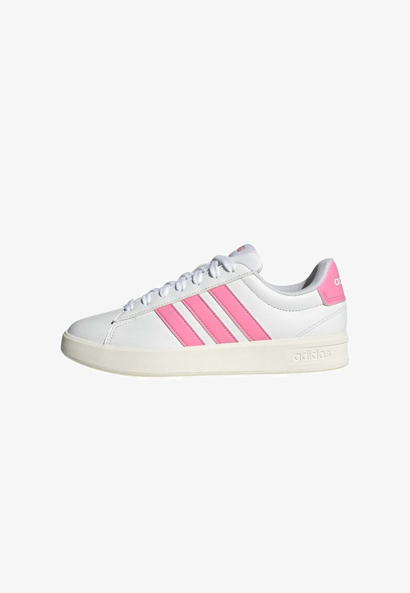 White sneakers with three pink stripes, smooth synthetic upper, rounded toe, and off-white rubber sole; logo on heel and tongue.