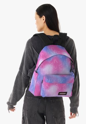 Eastpak, SAC À DOS EASTPAK DAY PAK'R SPARK BLACK UNISEX - Mochila - letter dye pink