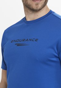 Endurance DIPAT - T-shirt till träning - 2158 deep ocean